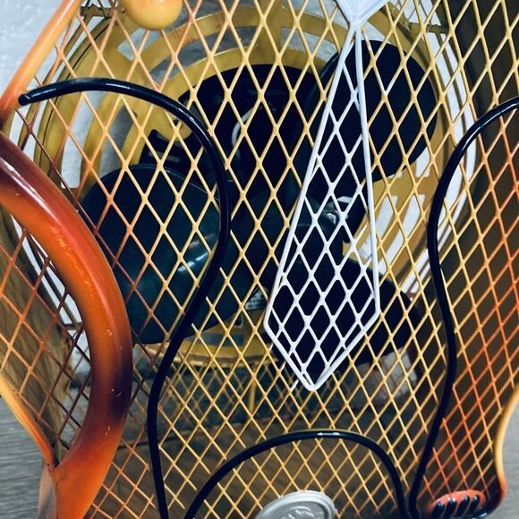 Metal Dog Rustic Decor Electric Fan - Picture 2 of 6